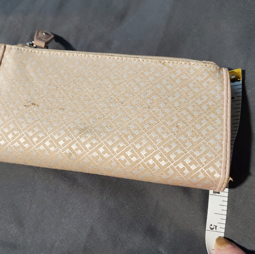 Tommy Hilfiger Blush Beige Monogram Trifold Wallet Checkbook Snap Closure - Picture 3 of 7